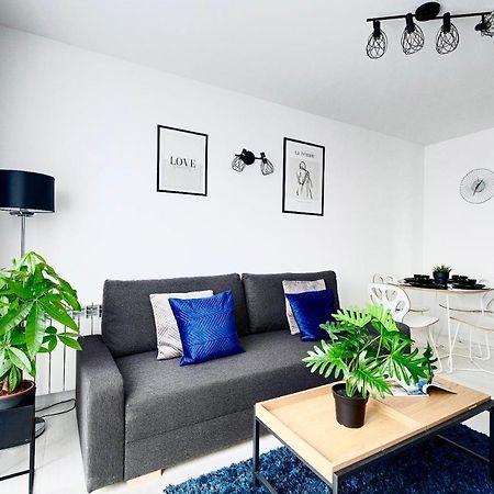 Apartamento Warsaw Inside Solec With Private Parking Exterior foto